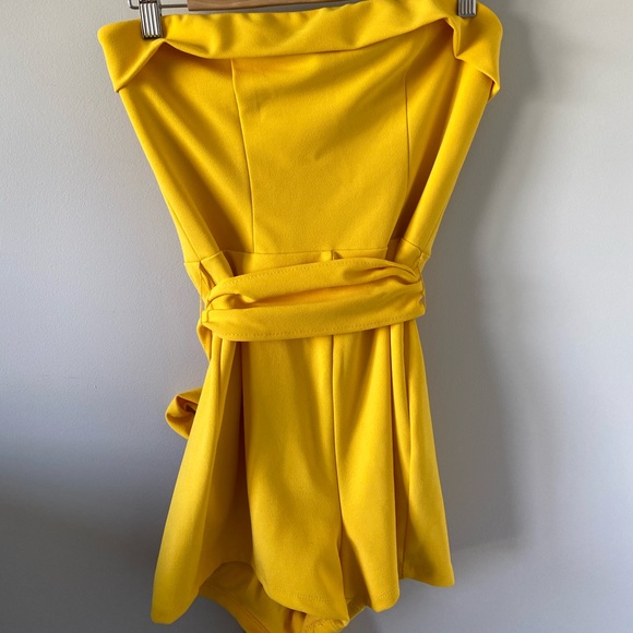 Cute yellow romper - M - Picture 1 of 2